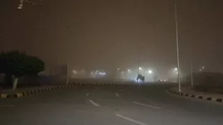 السماء لونها أصفر.. عاصفة ترابية شديدة تضرب محافظة المنيا - فيديو وصور 