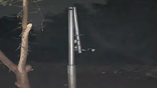 الأسلاك سقطت أرضًا.. الرياح تكسر عمود إنارة فى المنوفية