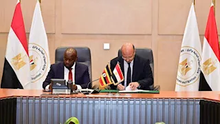 وزير الري يلتقي وزيرة البيئة الأوغندية لبحث سبل تعزيز العلاقات 