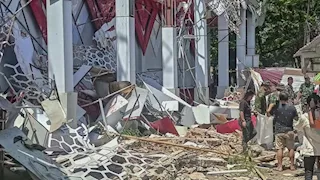 زلزال بقوة 7.7 درجة يضرب إندونيسيا ويقتل 20 شخصًا (فيديوهات)