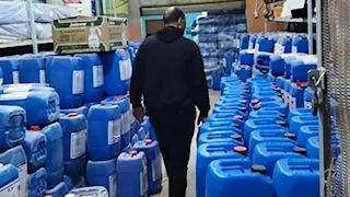 ضبط مصنع "مطهرات حمامات سباحة" يستخدم مواد كيماوية محظورة بشرم الشيخ