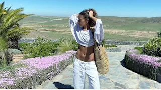 وسط الطبيعة.. كنزي دياب تستمتع بوقتها في شوارع المغرب مع أصدقائها