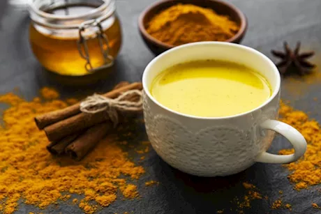 شاي الكركم وفوائده- تعرف على أفضل وقت لتناوله للحصول عليها