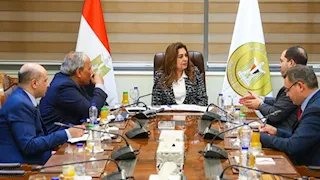 وزيرة التنمية المحلية تبحث ملفات الخدمات وتقنين الأراضي