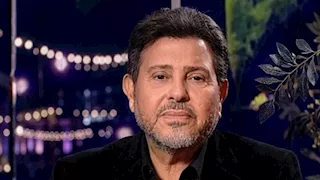 الحساب الرسمي للمطرب هاني شاكر على "فيسبوك" يطلب الدعاء له 
