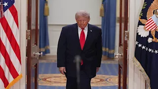 سيناتور أمريكي: ترامب غير مؤهل ليكون القائد الأعلى للقوات المسلحة الأمريكية