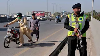 قُبيل محادثات إيران وأمريكا.. لقطات ترصد إجراءات أمنية مشددة في باكستان