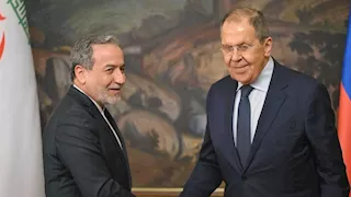 وزير الخارجية الإيراني يتهم أمريكا بالتسبب في "عدم الاستقرار" بمضيق هرمز