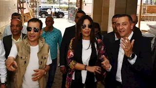 وزيرة الثقافة ومحافظ أسوان يتفقدان مشروع تطوير قصر الثقافة (صور)