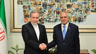 في اتصال مع نظيره الباكستاني.. عراقجي ينتقد "تناقض المواقف الأمريكية" تجاه إيران