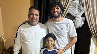 "اللهم بارك لنا".. والد النني يشارك متابعيه صورًا لعائلته ويعلق