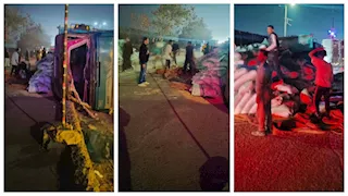 محمّلة بالأعلاف.. انقلاب تريلا على الطريق الزراعي بالمنوفية (صور)