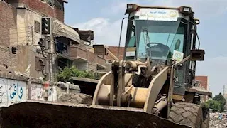 صور.. رفع 80 طن قمامة بالعجيزي في طنطا بعد شكاوى المواطنين