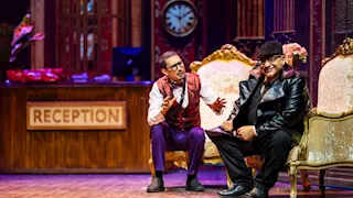 أحمد عيد يروج لكواليس مسرحية "جريمة في فندق السعادة" في الرياض