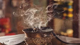 خبير يحذر من البخور داخل المنازل ويكشف أخطر تأثيراته على الرئة