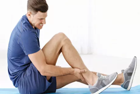 ساقك تؤلمك خلال الحركة.. احذر هذا المرض السبب وراء آلامك