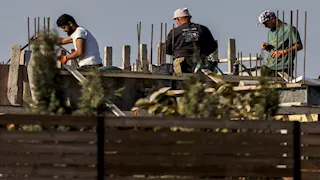 بالفيديو.. 40 إسرائيليا يعبرون الحدود السورية تحت شعار الاستيطان