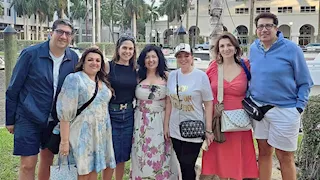 برفقة أصدقائها.. إلهام شاهين تنشر صورًا جديدة من أحدث ظهور 