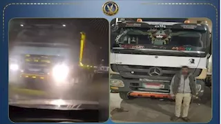 "عشان يختصر الطريق".. سقوط سائق نقل عرض حياة الناس للخطر بالتجمع