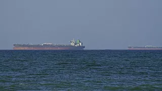 تفاصيل جديدة حول استهداف سفينة في مضيق هرمز