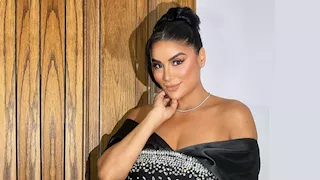 جوري بكر تخطف الأنظار بفستان أسود أنيق وجريء على إنستجرام