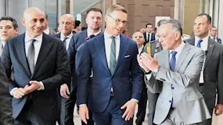 رئيس جمهورية فنلندا يزور المتحف المصري الكبير ومنطقة أهرامات الجيزة