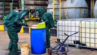 مصرع شخصين وإصابة 19 آخرين إثر تسرب مواد كيميائية في مصنع بأمريكا