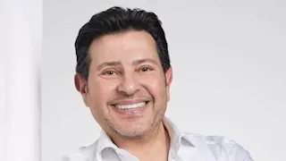 "سيبوني أحب".. صرخة هاني شاكر التي أغضبت عبدالحليم حافظ