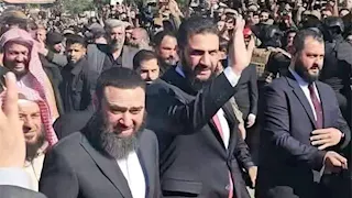 بعد إطلاق سراحه من الإمارات.. الشرع يستقبل القيادي السوري عصام بويضاني (صور)