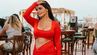 بلوك راقي.. هل تعيد رانيا منصور تعريف أناقة البدلة السوداء؟