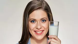 منها تحسين صحة العظام- 5 فوائد مذهلة لتناول كوب من الحليب بانتظام 