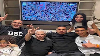 احتفال حسن شحاتة وأحفاده بفوز الزمالك على بيراميدز (صورة)