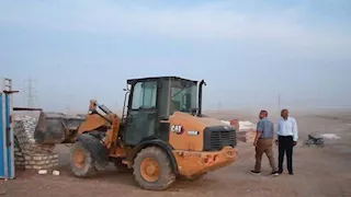 إزالة تعديات على 8 أفدنة بأسوان.. والمحافظ يقيل رئيس قرية ويحيل المخالف للنيابة العسكرية