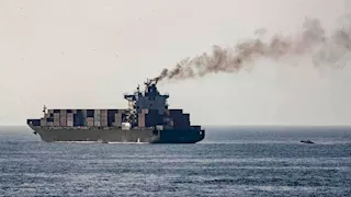 إيران تتهم أمريكا باحتجاز سفينة محملة بمستلزمات طبية وانتهاك القانون الدولي