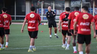 توروب يضع اللمسات النهائية على خطة الأهلي لمواجهة بيراميدز