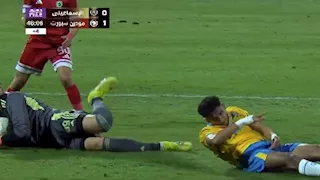 "نقل للمستشفى".. إصابة خطيرة للاعب الإسماعيلي خلال مباراة مودرن سبورت بالدوري