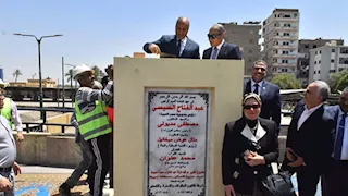 محافظ أسيوط يضع حجر الأساس لتطوير مجمع مواقف نزلة عبد اللاه -صور