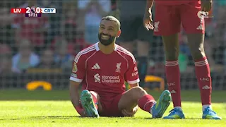 مصدر يكشف تفاصيل إصابة محمد صلاح أمام كريستال بالاس بالدوري