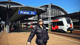 بإطلالة كاجوال أنيقة.. مي عمر تخطف أنظار الجمهور في أحدث جلسة تصوير