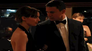 طبيب مشهور ووصفة مدمرة.. كيف بدأ الكابوس في فيلم "Side Effects"؟