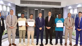 محافظ أسوان يستقبل مدير صندوق مكافحة وعلاج الإدمان (صور)