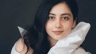 بلوك عفوي وبسيط.. هكذا نسقت فاتن سعيد إطلالتها 