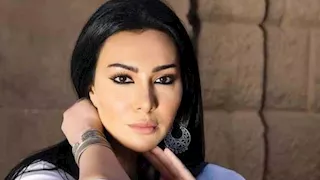 بإطلالة صيفية.. كيف خطفت ميريهان حسين الأنظار بفستانها المورد؟