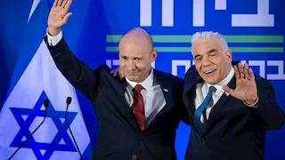 المعارضة الإسرائيلية تشكل تحالفا للإطاحة بنتنياهو في الانتخابات المقبلة