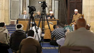 ملتقى التفسير بالأزهر يكشف وجوه الإعجاز القرآني في خلق الغراب