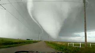 عاصفة رعدية قوية تضرب أمريكا.. مقتل شخصين ونزوح عشرات الأسر في تكساس (صور)