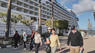 لزيارة معالم عروس المتوسط.. وصول 800 سائح أجنبي لميناء الإسكندرية (صور)