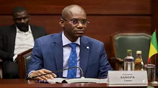 اغتيال وزير الدفاع وحظر تجوال في العاصمة بعد سقوطها في أيدي مسلحي القاعدة.. ماذا يحدث في مالي؟