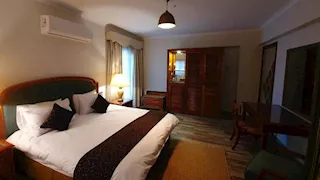 "المنشآت الفندقية" تحسم الجدل بشأن السماح للسيدات في الإقامة بمفردهن