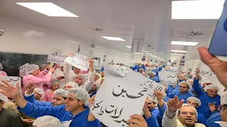 لليوم السادس.. 3000 عامل في "آمون للأدوية" يواصلون اعتصامهم لإقالة الرئيس التنفيذي